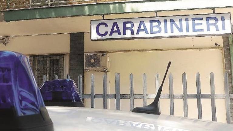 Fa razzia di caviale e champagne e aggredisce commesso: arrestato Fa razzia di caviale e champagne e aggredisce commesso: arrestato