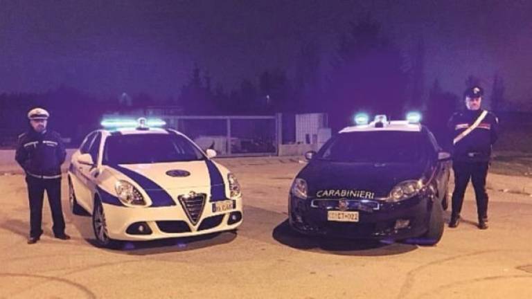 Auto e moto truccate, stroncato un giro di corse clandestine Auto e moto truccate, stroncato un giro di corse clandestine