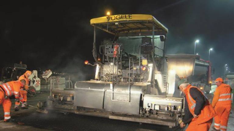 Al via lavori di asfaltatura di notte in due rotonde a Forlì Al via lavori di asfaltatura di notte in due rotonde a Forlì