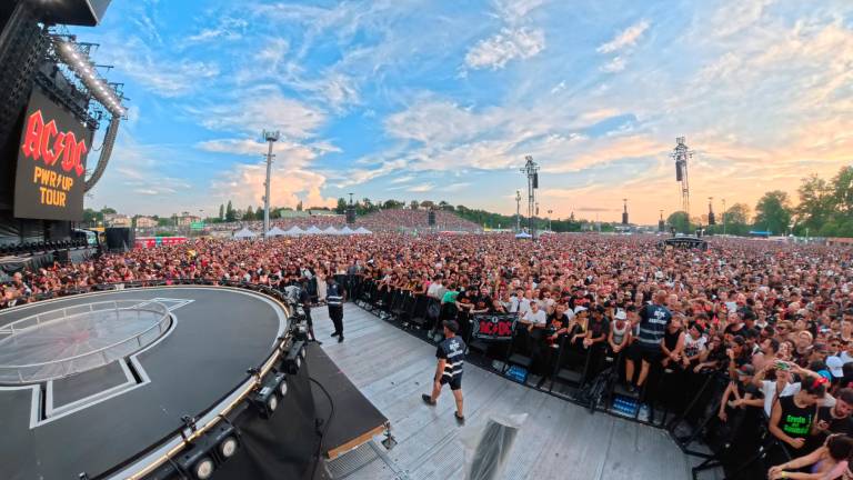 Imola, lo spettacolo potente degli AC/DC nella storia della musica rock e dell’autodromo le foto del concerto FOTOGALLERY MMPH Imola, lo spettacolo potente degli AC/DC nella storia della musica rock e dell’autodromo le foto del concerto FOTOGALLERY MMPH