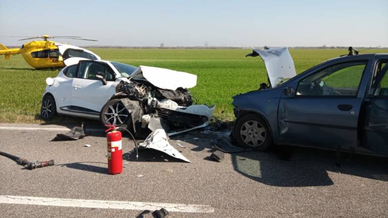 Ravenna, incidente in via Dismano: tra i feriti anche un bimbo Ravenna, incidente in via Dismano: tra i feriti anche un bimbo