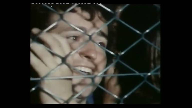 Cesena, Gianni Minà nel 1980 al concerto di Bennato alla Fiorita: le interviste al pubblico VIDEO Cesena, Gianni Minà nel 1980 al concerto di Bennato alla Fiorita: le interviste al pubblico VIDEO