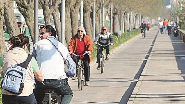 Pista ciclabile più ampia sul lungomare Pista ciclabile più ampia sul lungomare