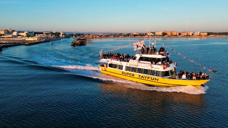 Venezia-Cesena, la partenza dei tifosi bianconeri in motonave VIDEO Venezia-Cesena, la partenza dei tifosi bianconeri in motonave VIDEO