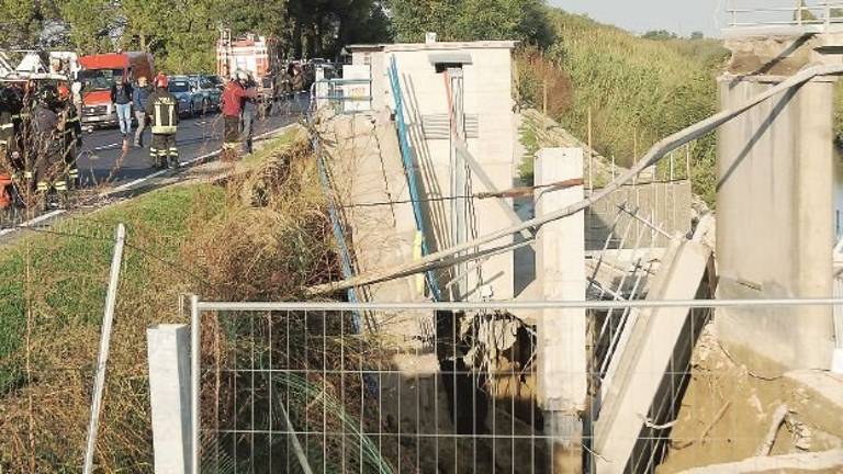 Crollo mortale a San Bartolo. In 20 anni dimezzato il personale per controllare i rischi Crollo mortale a San Bartolo. In 20 anni dimezzato il personale per controllare i rischi