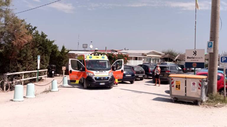 Ravenna, cade dagli scogli battendo la testa a Punta Marina Ravenna, cade dagli scogli battendo la testa a Punta Marina