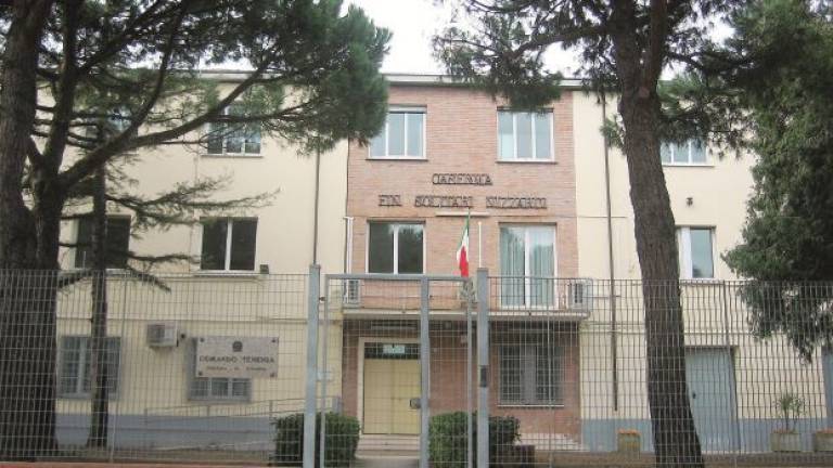 Baby gang rapina un uomo e si schianta sulla Mercedes rubata Baby gang rapina un uomo e si schianta sulla Mercedes rubata
