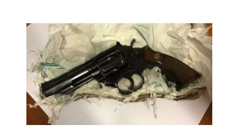 Presto venite, ci sono i ladri, ma non è vero: sequestrata la pistola a 90enne ravennate Presto venite, ci sono i ladri, ma non è vero: sequestrata la pistola a 90enne ravennate