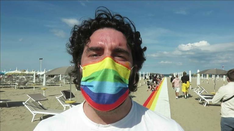 Legge Zan. Arcigay in spiaggia a Rimini: gli omofobi ora hanno paura Legge Zan. Arcigay in spiaggia a Rimini: gli omofobi ora hanno paura