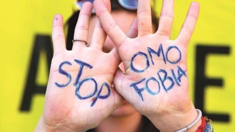 Offese omofobe a scuola, il prof denuncia gli studenti Offese omofobe a scuola, il prof denuncia gli studenti