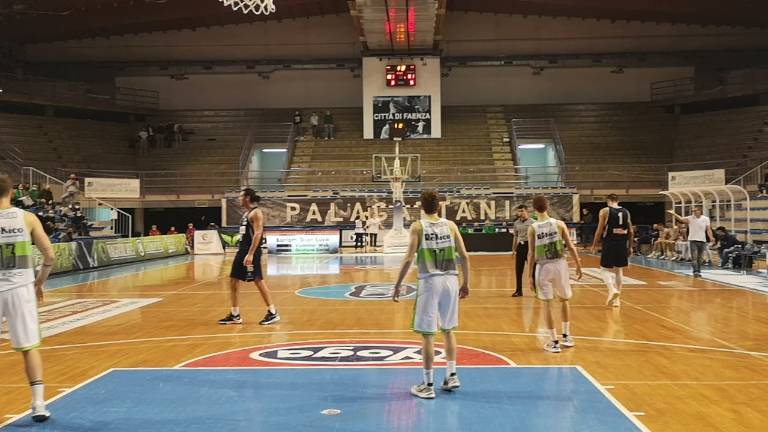 Basket B, debutto vincente a Faenza per Garelli: Che emozione Basket B, debutto vincente a Faenza per Garelli: Che emozione