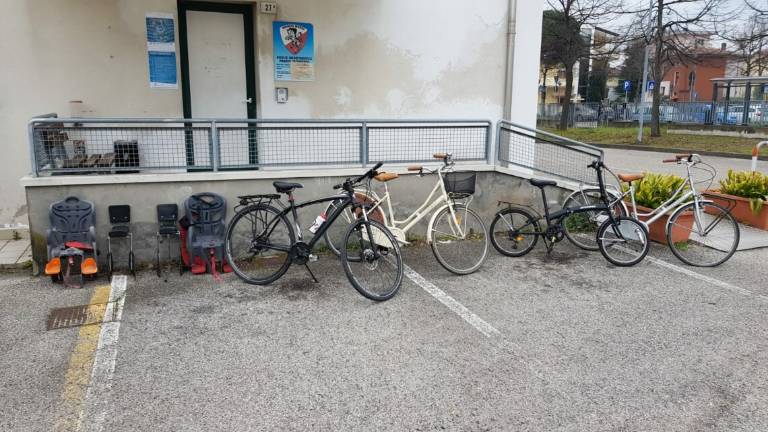 Rimini. Bici rubate a casa del rapinatore di via Flaminia Rimini. Bici rubate a casa del rapinatore di via Flaminia