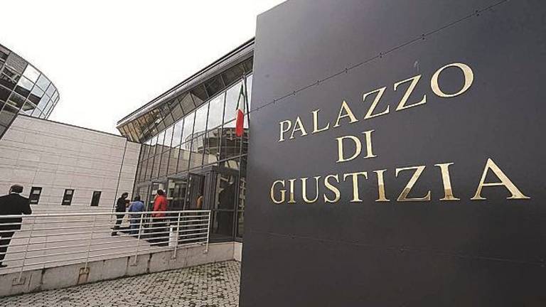 Cerca di truffare la ex, a processo a Rimini per usura e tentata estorsione Cerca di truffare la ex, a processo a Rimini per usura e tentata estorsione