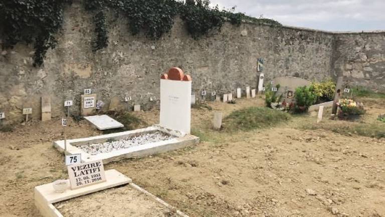 Tombe del cimitero islamico di Cesena spostate senza permesso Tombe del cimitero islamico di Cesena spostate senza permesso