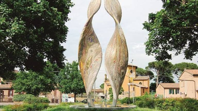 La fontana “mangiata” dal calcare. «Basta acqua, fatene un monumento» La fontana “mangiata” dal calcare. «Basta acqua, fatene un monumento»