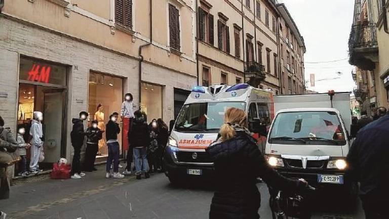 Pestaggio: giovane rischia un occhio, gli aggressori condannati per lesioni Pestaggio: giovane rischia un occhio, gli aggressori condannati per lesioni