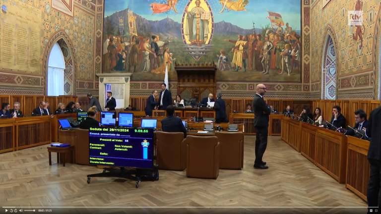 Un momento della seduta del Consiglio grande e generale Un momento della seduta del Consiglio grande e generale