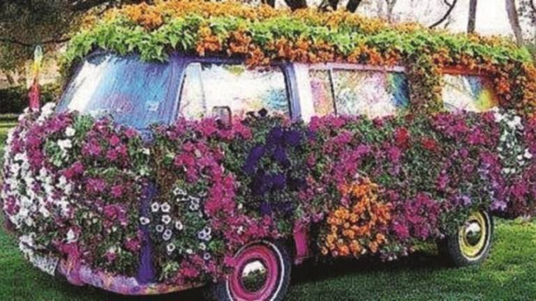 La felicità dell’hippie. Il festival di Borghi raddoppia La felicità dell’hippie. Il festival di Borghi raddoppia