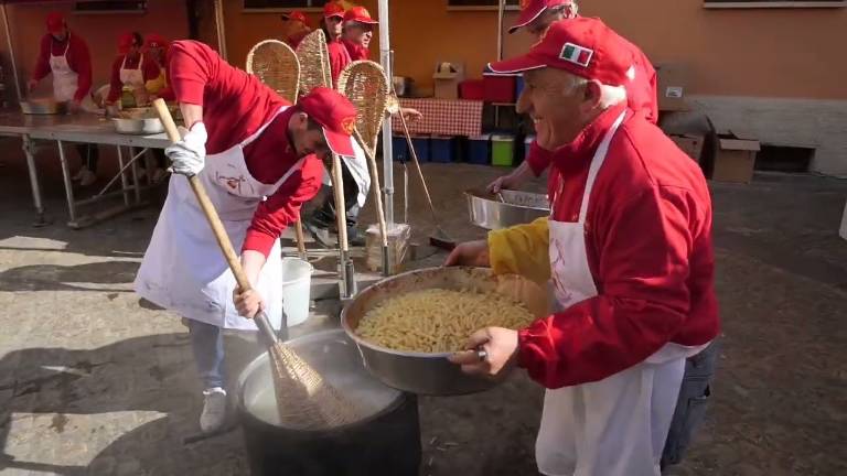 Imola, festa della polenta e dei maccheroni a Tossignano per Carnevale VIDEO Imola, festa della polenta e dei maccheroni a Tossignano per Carnevale VIDEO