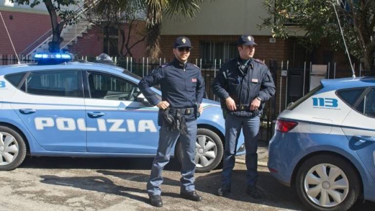 Fugge in scooter contromano: inseguimento e maxi multa Fugge in scooter contromano: inseguimento e maxi multa