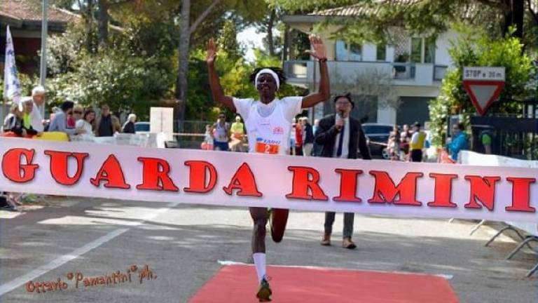 Rimini, da migrante a clandestino col decreto sicurezza: Stavo per morire in mare ora voglio essere felice Rimini, da migrante a clandestino col decreto sicurezza: Stavo per morire in mare ora voglio essere felice