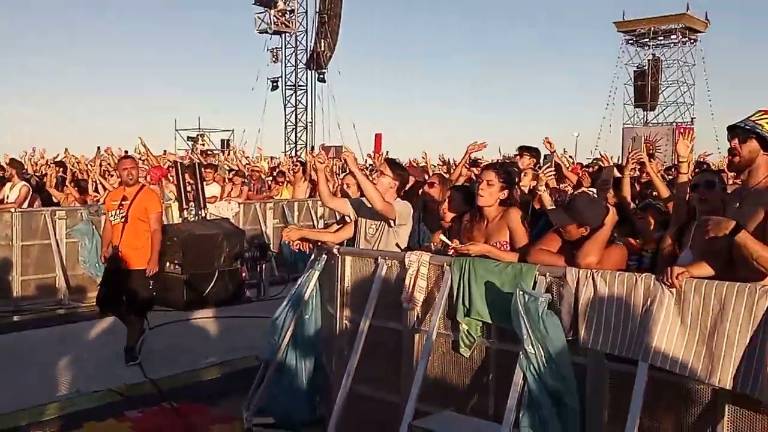Jova Beach Party a Marina di Ravenna: Jovanotti canta Romagna Mia VIDEO Jova Beach Party a Marina di Ravenna: Jovanotti canta Romagna Mia VIDEO