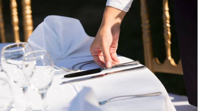 Ravenna. Lavoro nero, fuori busta e finti licenziamenti: multe e denunce a noto ristoratore Ravenna. Lavoro nero, fuori busta e finti licenziamenti: multe e denunce a noto ristoratore