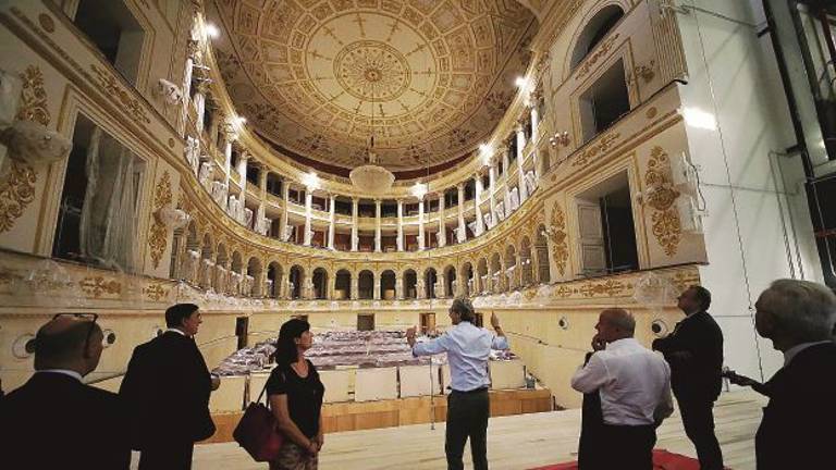 Un teatro vale i posti auto? Un teatro vale i posti auto?