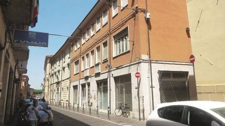 Rimini, clandestino “salvato” da unione civile. Arrestato, ma non potrà essere espulso Rimini, clandestino “salvato” da unione civile. Arrestato, ma non potrà essere espulso