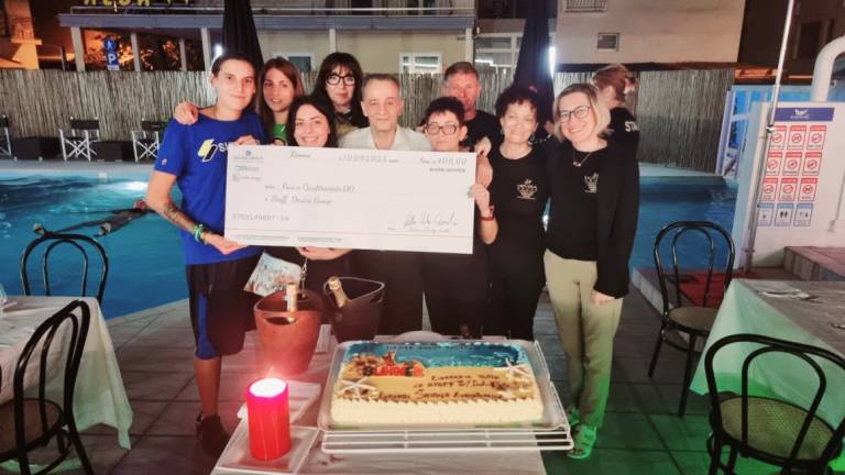 Hotel di Rimini premia con buoni da 400 euro i sessanta dipendenti fedeli Hotel di Rimini premia con buoni da 400 euro i sessanta dipendenti fedeli