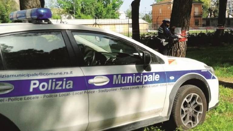 Rimini. Cento multe grazie alle fototrappole davanti ai cassonetti Rimini. Cento multe grazie alle fototrappole davanti ai cassonetti
