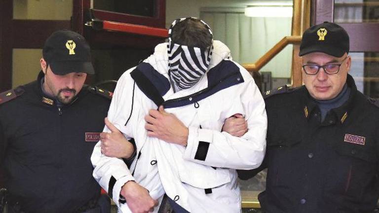 Atti sessuali con l’allieva 15enne, il giudice di Rimini dà l’ok a due anni: pena sospesa Atti sessuali con l’allieva 15enne, il giudice di Rimini dà l’ok a due anni: pena sospesa