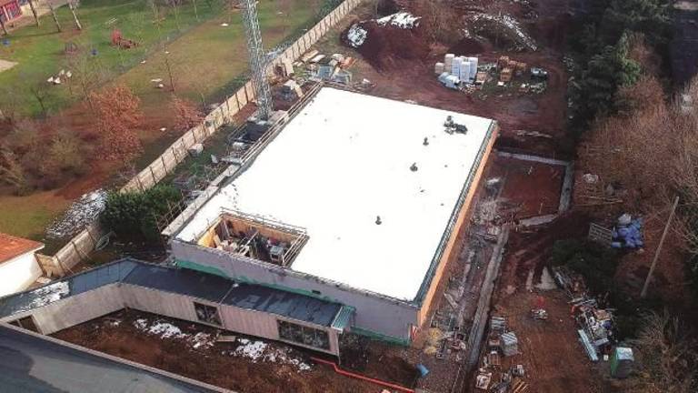 Scuola Sassatelli: imprese donano arredi per la nuova mensa Scuola Sassatelli: imprese donano arredi per la nuova mensa