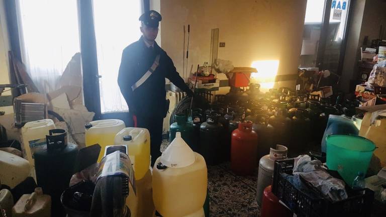 Saludecio. In casa teneva una bomba a orologeria: 62 bombole di gas Saludecio. In casa teneva una bomba a orologeria: 62 bombole di gas