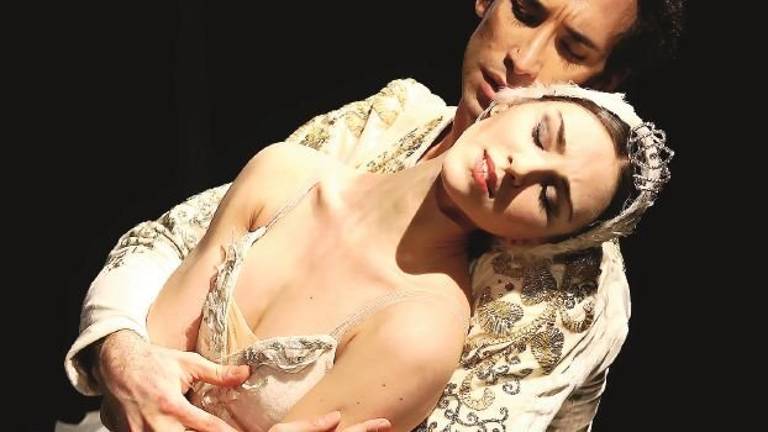 Le stelle della danza sul palco a Forlì Le stelle della danza sul palco a Forlì