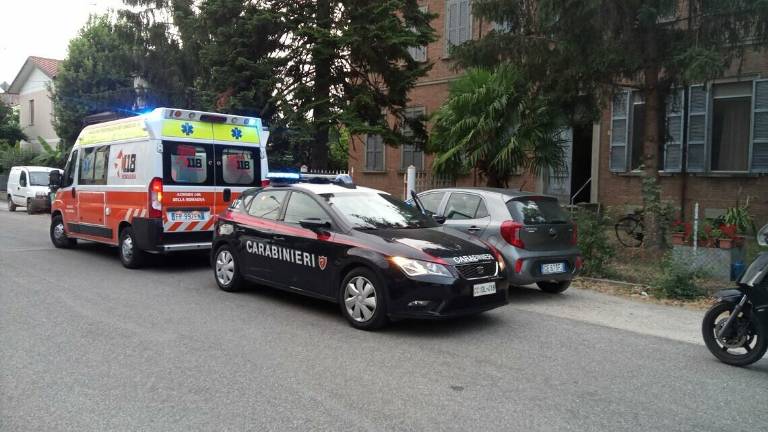 Ravenna, accoltella il nuovo compagno della ex alla schiena. Arrestato dai carabinieri dopo la fuga Ravenna, accoltella il nuovo compagno della ex alla schiena. Arrestato dai carabinieri dopo la fuga