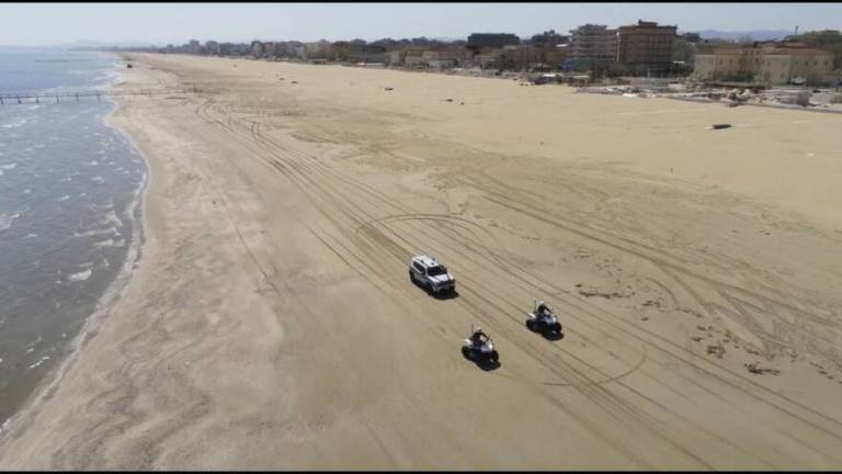 Coronavirus a Rimini, controlli con i droni. IL VIDEO Coronavirus a Rimini, controlli con i droni. IL VIDEO