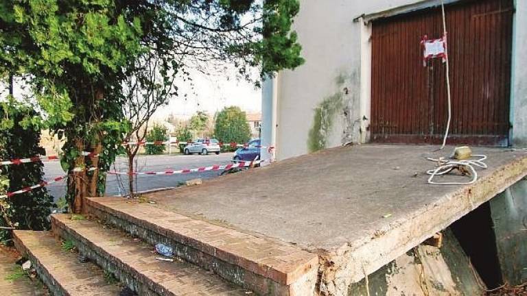 Tragedia di Corinaldo, il bodyguard di Rimini: Tiravo fuori i corpi uno dopo l’altro Tragedia di Corinaldo, il bodyguard di Rimini: Tiravo fuori i corpi uno dopo l’altro
