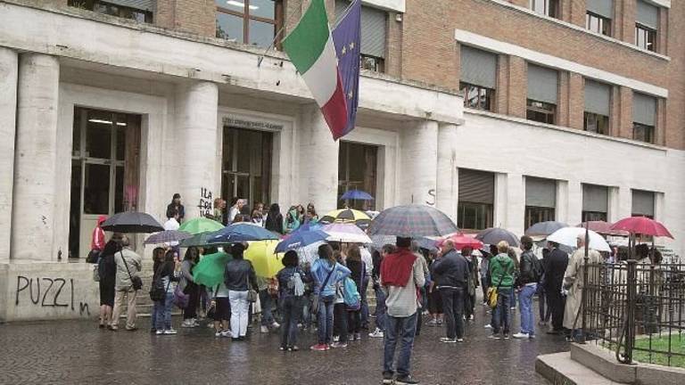 Sponsor per le liste degli studenti candidati. Al liceo classico di Ravenna è polemica Sponsor per le liste degli studenti candidati. Al liceo classico di Ravenna è polemica