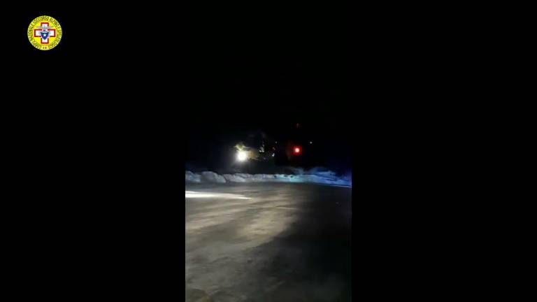 Campigna, cade sulla neve e si ferisce a una gamba: donna soccorsa sul sentiero del Lupo VIDEO Campigna, cade sulla neve e si ferisce a una gamba: donna soccorsa sul sentiero del Lupo VIDEO