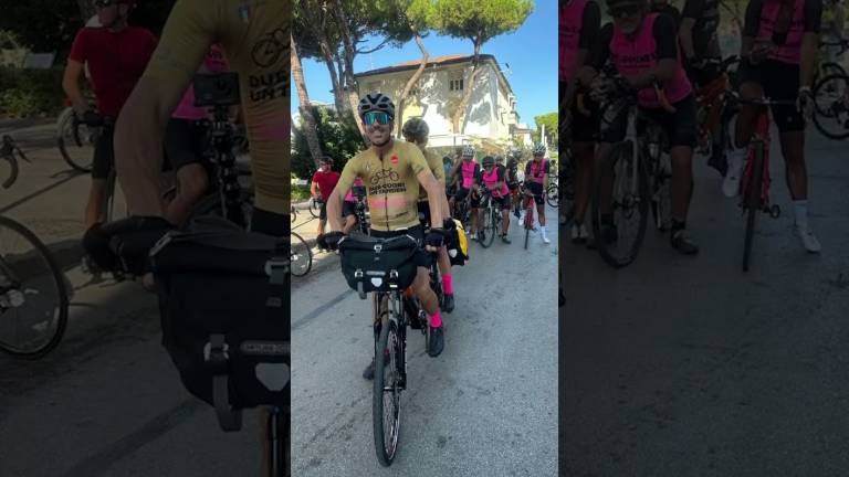 Riccione. La moglie gli dona un rene e un anno dopo l'intervento partono insieme: Due cuori e un tandem Riccione. La moglie gli dona un rene e un anno dopo l'intervento partono insieme: Due cuori e un tandem