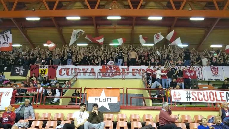 Basket A2 play-off, l'Unieuro vince 68-62 nella bolgia del Pala Galassi VIDEO Basket A2 play-off, l'Unieuro vince 68-62 nella bolgia del Pala Galassi VIDEO