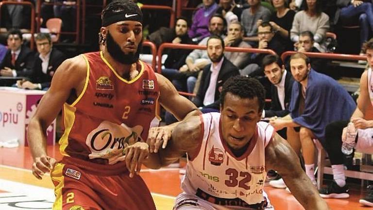 Unieuro, la vittoria nel derby nata in palestra e poi sul mercato Unieuro, la vittoria nel derby nata in palestra e poi sul mercato
