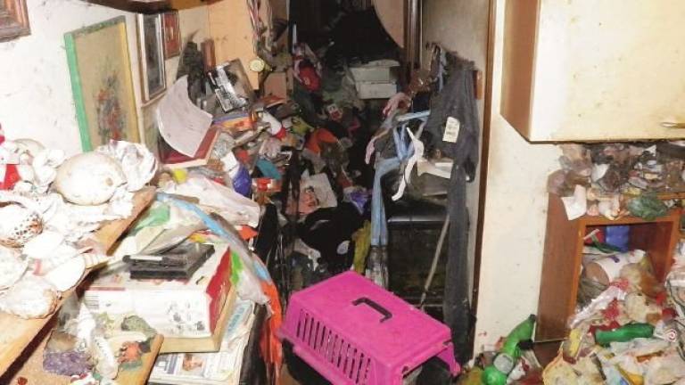 Figlia fra i rifiuti, ex accumulatori seriali a processo Figlia fra i rifiuti, ex accumulatori seriali a processo