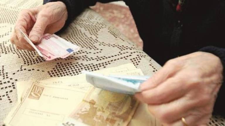 «Sono la nipote dell’ex parroco». E svaligia le case col complice «Sono la nipote dell’ex parroco». E svaligia le case col complice