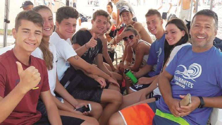 Nuotata in mare tra Zadina e Ponente per 170 resistenti Nuotata in mare tra Zadina e Ponente per 170 resistenti