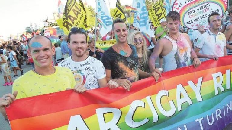 La “rivolta-gaya” infiamma il mondo politico e arriva in Consiglio comunale La “rivolta-gaya” infiamma il mondo politico e arriva in Consiglio comunale