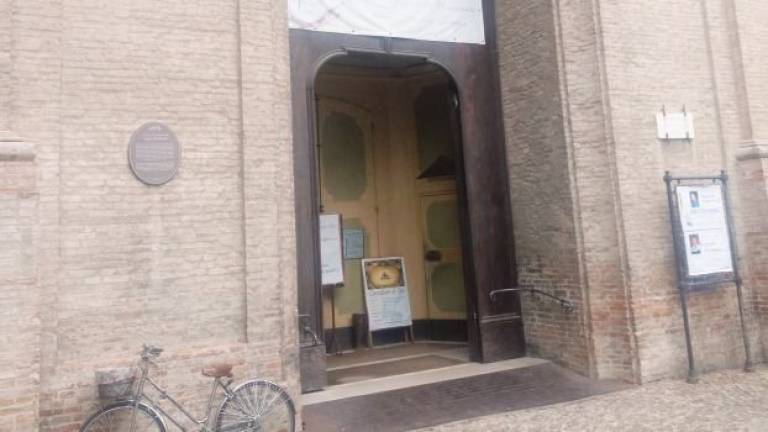 Libretto antisemita scritto da un prete in bella vista dentro la chiesa dei Servi Libretto antisemita scritto da un prete in bella vista dentro la chiesa dei Servi