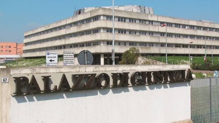 Cervia, alcol e cocaina durante il sevizio. Reato prescritto per due militari Cervia, alcol e cocaina durante il sevizio. Reato prescritto per due militari