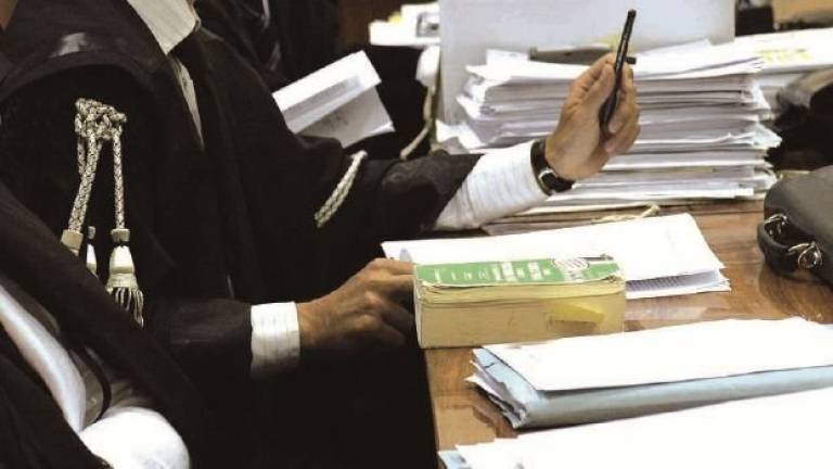 Cattolica, maestra incubo di una famiglia patteggia pena per stalking Cattolica, maestra incubo di una famiglia patteggia pena per stalking